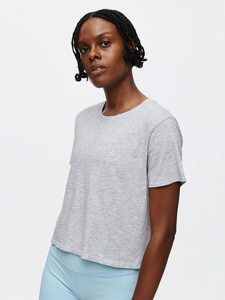 T-shirt basique décontracté de qualité supérieure pour femme, col rond, manches courtes, personnalisable avec impression sérigraphique - Product Image 4