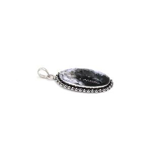 Pendentif ovale en turquoise buffle blanc naturel |   Pendentif en laiton fait main avec pierre précieuse sertie |   Pendentif de bijouterie tendance |   Vente en gros de pierres précieuses - Product Image 2