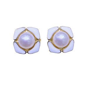 Boucles d'oreilles carrées blanches glacées en perles d'eau douce haut de gamme de Zhuji, polyvalentes pour le quotidien avec un design de niche - Product Image 5