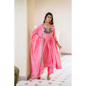 Conjunto de ropa de fiesta de diseñador para mujer Vestido elegante con parte inferior y Dupatta para ocasiones especiales - Product Image 3