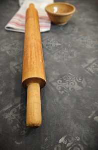 Rodillo de Masa de Madera Hecho a Mano para Preparación de Masa - Product Image 3