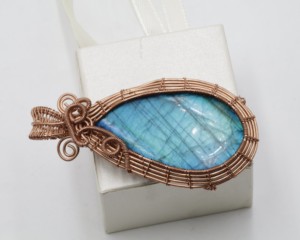 Pendentif en labradorite naturelle AAA+++ avec enroulement en fil de cuivre, bijou artisanal en pierre précieuse, taille libre, pendentif en cristal de guérison - Product Image 2