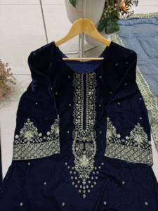 Conjunto de terciopelo con bordado de diseño, top con pantalón palazzo y dupatta, completamente cosido y listo para usar. - Product Image 6