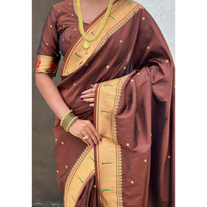 Sari en soie Paithani Mahalaxmi God de la marque ELITE WEAVES, tissé avec des fils Zari, couleur café, qualité supérieure, fait main, 650g - Product Image 2