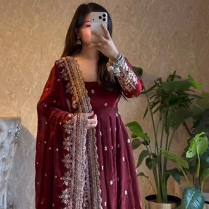 Ensemble de robe Anarkali en soie Fandy de luxe pour femmes, tenue traditionnelle pour mariage, Diwali, soirée, entièrement cousu avec de riches broderies - Product Image 1