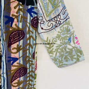 Chaqueta de algodón Suzani hecha a mano en India, chaqueta corta bordada a mano, abrigo unisex, chaqueta corta Suzani hecha a mano - Product Image 2