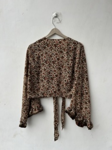 Haut Cache-Cœur Hippie Bohème Vintage en Soie avec Manches Cloche et Nœud, Style Rétro Éco-responsable et Esthétique Spirituel - Product Image 5