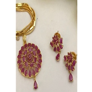 Ensemble collier et boucles d'oreilles classiques en laiton plaqué or de qualité supérieure avec moissanite, pour femme - Product Image 2