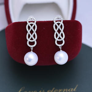 Boucles d'oreilles pendantes rondes blanches en argent 925 de 11-12 mm pour femmes, version coréenne, avec une forte brillance et des imperfections subtiles - Product Image 5