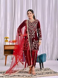 Conjunto de Traje de Fiesta para Mujer de Diseñador con Top, Pantalón y Dupatta en Seda Crepé Pesada con Bordado de 5mm - Product Image 2