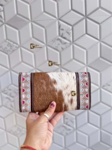 Magnifique Portefeuille Pochette Façonné à la Main en Cuir de Vachette et Fourrure, Style Western, Imperméable, Vintage, Multi-Usages pour l'Été - Product Image 3