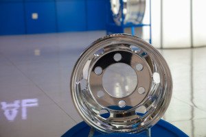 Roues de camion et d'autobus sans chambre en alliage d'aluminium forgé 19.5x7.50 jante de camion et d'autobus pour la taille 10R19.5 - Product Image 2