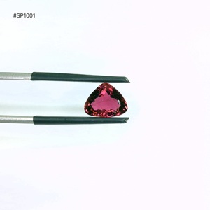 Turmalina Rosa Grado 3A, Corte Triangular Facetado, 2.51ct, Gema Natural Suelta con Tono Rosa Oscuro para Anillo de Mujer - Product Image 1