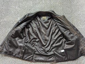 Chaqueta Larga Casual de Cuero Negro Curtido Impermeable para Hombre Ruya Surgical M65 con Cuello Mandarín y Logotipo Frontal ISO Satinado - Product Image 3