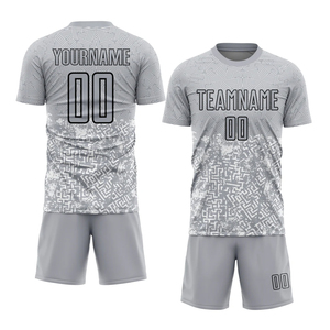 Les ensembles de football en sublimation à marque privée sont fabriqués avec des tissus de haute qualité provenant d'un expert mondial en matière d'approvisionnement pour la vente en gros. - Product Image 1