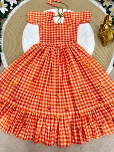 Robe élégante à carreaux pour filles en tissu Mul Chanderi - Product Image 3