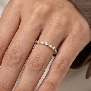 Bague demi-éternité en or massif 14 carats avec diamants de laboratoire taille marquise et taille ronde, bijoux raffinés pour anniversaires et fêtes - Product Image 3