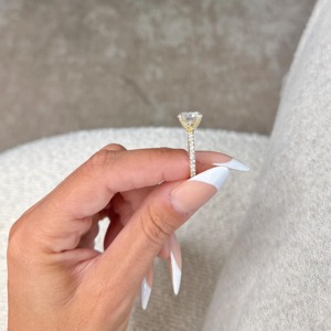 Anillo de Compromiso KRISHNAVII para Mujer, Platino con Baño de Oro de 18K, Diamante Cultivado en Laboratorio con Corte Brillante Redondo, Estilo Clásico - Product Image 5