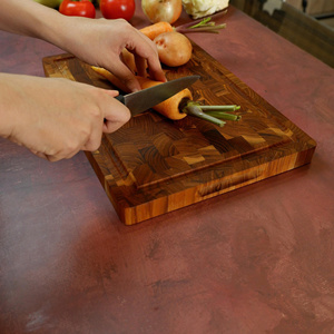 Planche à découper en teck à grain de bois traversant avec rainures, non toxique et écologique, durable, compatible lave-vaisselle pour la cuisine - Product Image 5