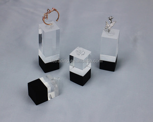 Présentoirs <span class=keywords><strong>de</strong></span> bijoux portables pour salons professionnels acrylique clair avec bloc <span class=keywords><strong>de</strong></span> base noir Cube 30mm d'épaisseur nouveau <span class=keywords><strong>2022</strong></span> présentoir <span class=keywords><strong>de</strong></span> support <span class=keywords><strong>de</strong></span> bijoux - Product Image 6