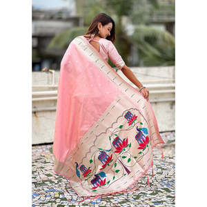 Sari de Seda Paithani Rosa Pastel con Diseño de Pavo Real y Loto Tejido con Hilo Zari, Ropa India y Pakistaní, Tejidos de Primera Calidad, 650g - Product Image 4