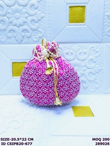 กระเป๋าปักลายทำมือจาก Craftstages International พร้อมหูหิ้วมุก ดีไซน์แบบชาติพันธุ์ ปิดด้วยเชือกซาติน ความจุ 1-1.9 ลิตร - Product Image 2