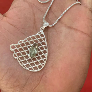 จี้เงินแท้สเตอร์ลิงคุณภาพสูง งานแฮนด์เมด ประดับด้วยพลอยอะเมทิสต์สีเขียวทรงมาร์คีส์ธรรมชาติ เครื่องประดับเรียบหรูสำหรับผู้หญิง - Product Image 1