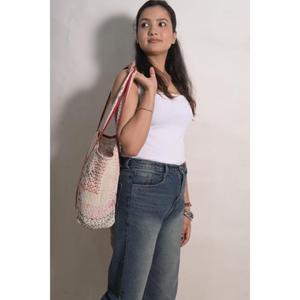 Bolso de mano de algodón Kantha hecho a mano en India, bolso de hombro estilo bohemio para mujer, bolso de compras para el mercado. - Product Image 3