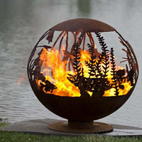 Grandes sphères de foyer en Corten de 800mm, 900mm et 1000mm de diamètre avec motifs découpés au laser pour les parcs, les centres de villégiature et les espaces de restauration extérieurs
