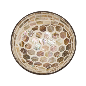 Bol en coquille de noix de coco avec motif décoratif gravé, design éco-responsable, finition polie élégante pour cuisines - Product Image 1