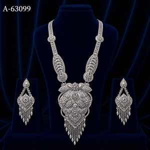 Ensemble de bijoux de mariée de luxe plaqué or 24 carats avec zircon, collier et boucles d'oreilles tendance et traditionnels A-63095 - Product Image 5