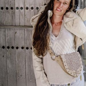 Blusa de Lino Blanca para Mujer, Estilo Boho con Flecos, Cuello en V, Túnica Tribal Gitana, Ropa de Verano, Precio al por Mayor, Blusa India, Regalo para Ella - Product Image 3