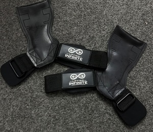 Agarraderas Personalizadas con Logotipo OEM para Entrenamiento de Fuerza, Estilo Deportivo con Agarre Fuerte en la Parte Posterior, con Logotipo de Goma - Product Image 1