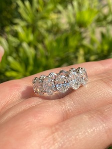 Bague éternité pour femme en diamant taille ovale, sertie pavé, bijoux fins classiques - Product Image 4