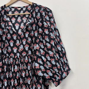 เดรสวินเทจผ้าฝ้ายพิมพ์ลายดอกไม้ด้วยมือ งานแฮนด์เมด เป็นมิตรกับสิ่งแวดล้อม คอวี แขนสามส่วน แต่งระบายลูกไม้ ซักได้ ใส่ได้ในโอกาสทางการ - Product Image 3