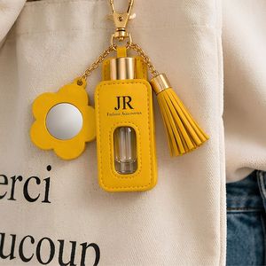 Porte-rouge à lèvres compact avec miroir et porte-clés à pompon, protecteur multifonctionnel pour baume à lèvres, idéal pour les retouches rapides en extérieur - Product Image 5