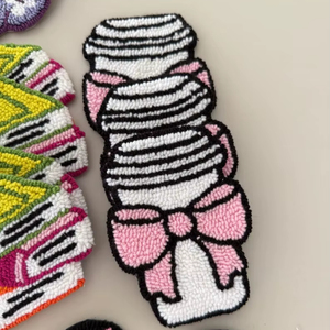 Posavasos Portátiles Hechos a Mano con Cuentas de MS HANDICRAFT - Regalos Religiosos y de Iglesia Clásicos con Base de Poliéster (4x4 Pulgadas) - Product Image 1