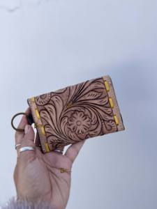 Nouvelle vente flash : porte-monnaie en cuir occidental de petite taille, sculpté à la main, élégant et multi-usages, pour unisexe - Product Image 3