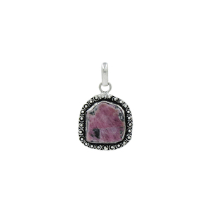 Pendentif en Zoisite Rubis Naturel de Forme Irrégulière, Pendentif en Laiton avec Pierre Précieuse, Pendentif Statement Fait Main, Bijoux OEM ODM Vente en Gros - Product Image 1