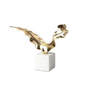 Figura Decorativa al por Mayor para Decoración del Hogar, Objeto con Acabado en Color Dorado, Escultura Artesanal de Aluminio para Decoración de Escritorio - Product Image 4