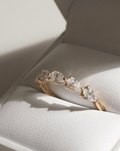 Anillo de Boda de Moissanita con Corte de Pera, Chapado en Oro de 18K, Anillo Apilable de Media Eternidad, Alternativa al Diamante para Mujer - Product Image 4