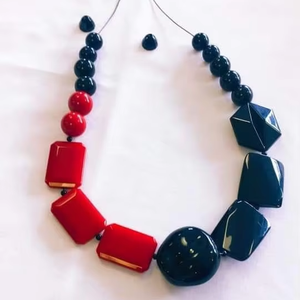 สร้อยคอเรซิ่นทำมือสำหรับผู้หญิง ของขวัญที่สมบูรณ์แบบ เครื่องประดับน่ารัก สร้อยคอทำจากเรซิ่นแท้ โดย Perfect Enterprises - Product Image 1