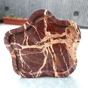 Plateau en marbre zèbre rouge de forme irrégulière, plateau de service décoratif en pierre naturelle, décoration de luxe pour la maison - Product Image 1