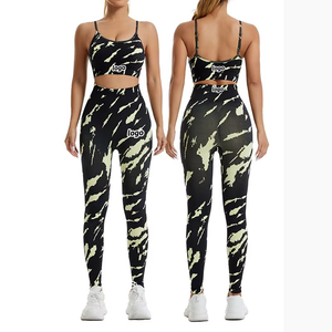 Conjunto de yoga personalizado para mujer, con estampado abstracto tie-dye, conjunto de yoga sin costuras con efecto levanta glúteos, conjunto de yoga con estampado abstracto tie-dye. - Product Image 1