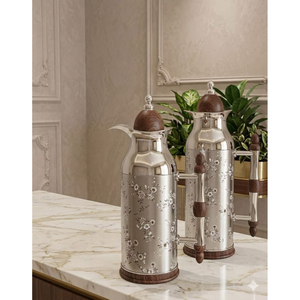 Thermos vintage en acier inoxydable avec motif floral et poignée en bois, isolé pour la cuisine et la table - Product Image 5