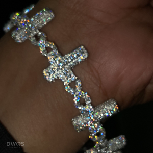 Bracelet de luxe chrétien pour homme en argent sterling plaqué rhodium, avec pavé de moissanite VVS, maillons en forme de croix et de chaîne, et fermoir boîte - Product Image 3