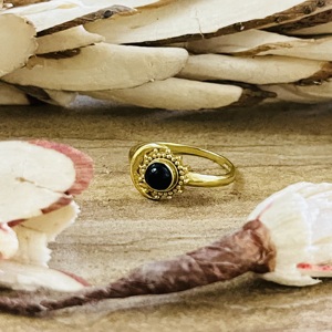 Bague en onyx lune céleste très demandée, bijoux bohèmes en laiton pour femme, plaqué or 18 carats, délicat motif soleil, style affirmé, vente en gros, fait main - Product Image 5