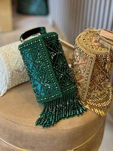 Sac à bandoulière élégant fait main avec broderie perlée pour les fêtes, les mariages et les soirées - Product Image 1