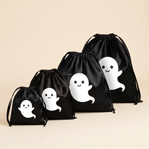 Bolsa negra con cordón para Halloween con estampado de fantasma blanco, bolsa de satén reutilizable para regalos promocionales, bolsa protectora para todo tipo de estaciones - Product Image 2