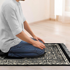 Alfombra de Oración Islámica de Alta Calidad - Diseño Musulmán Tradicional, Antideslizante y de Superficie Suave para Viajes y Uso en el Hogar - Product Image 4